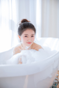00粉嫩高中生洗澡偷拍视频